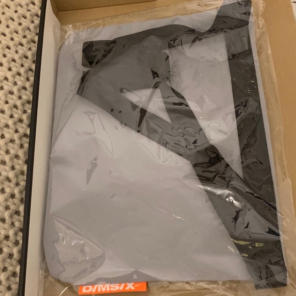 NIB Nike Air Max 720 Waves White/Black/Wolf Grey - Picture 8 of 10